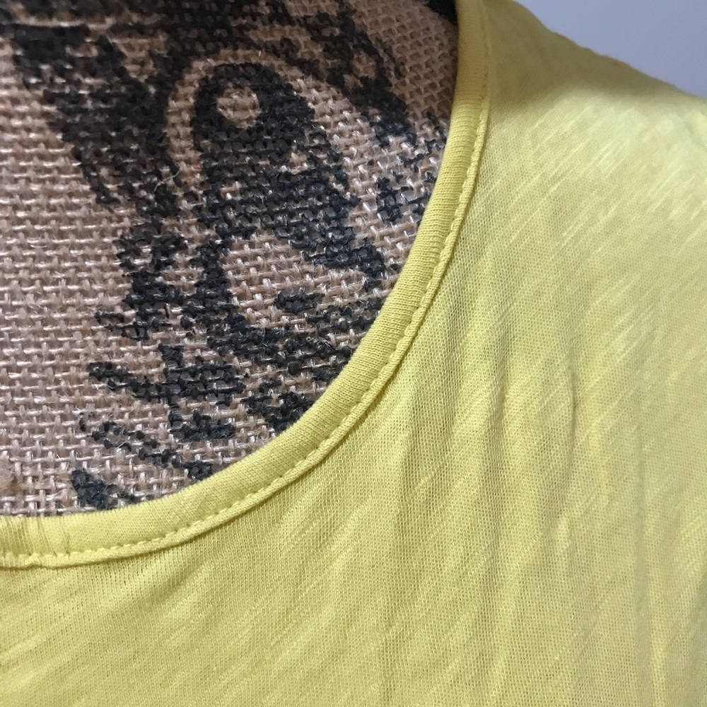 ☀️SUNDRY Ruffled Tank - Picture 4 of 7